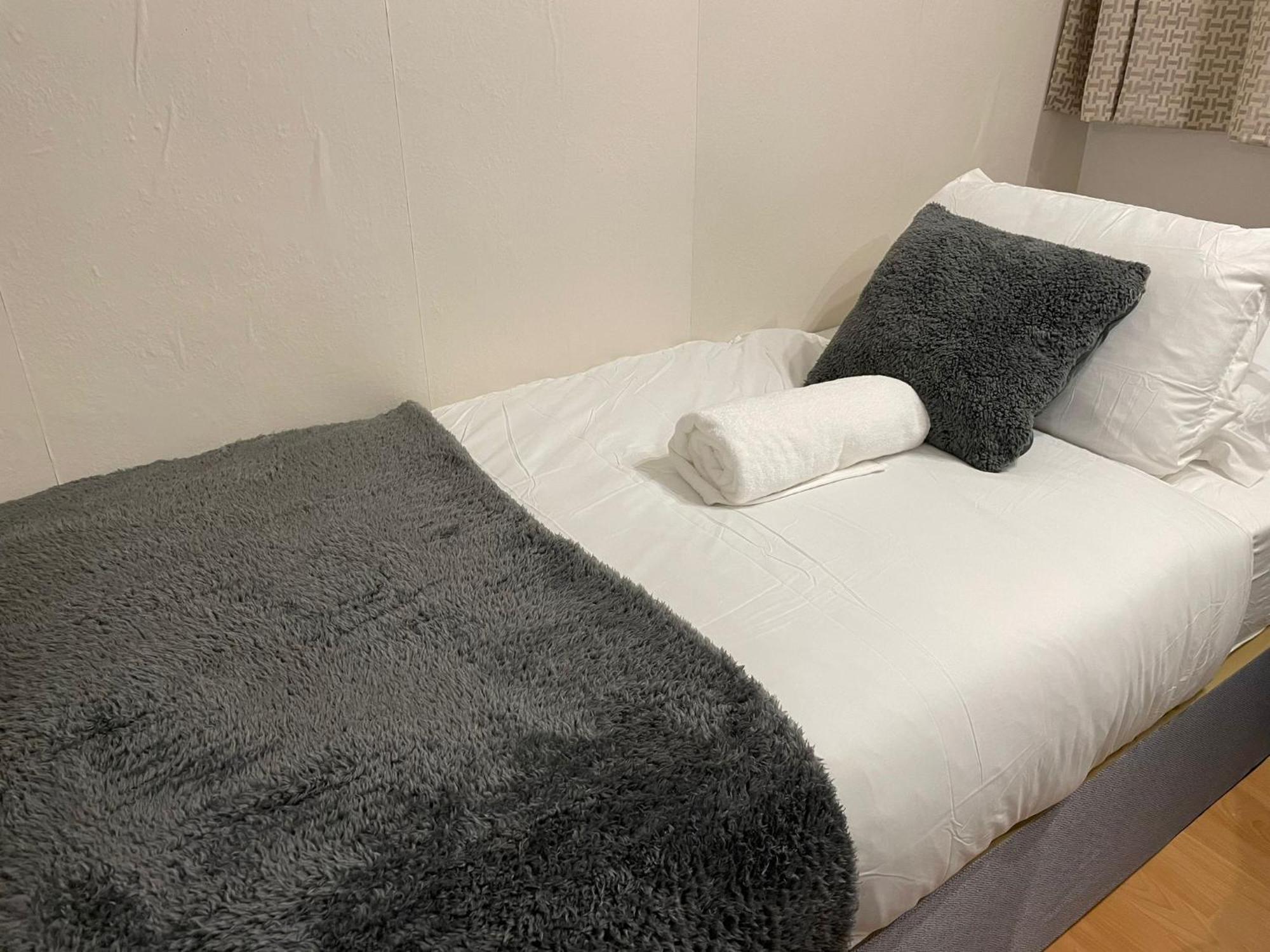 Walk To Lcy Airport Excel Dlr 1br Flat *