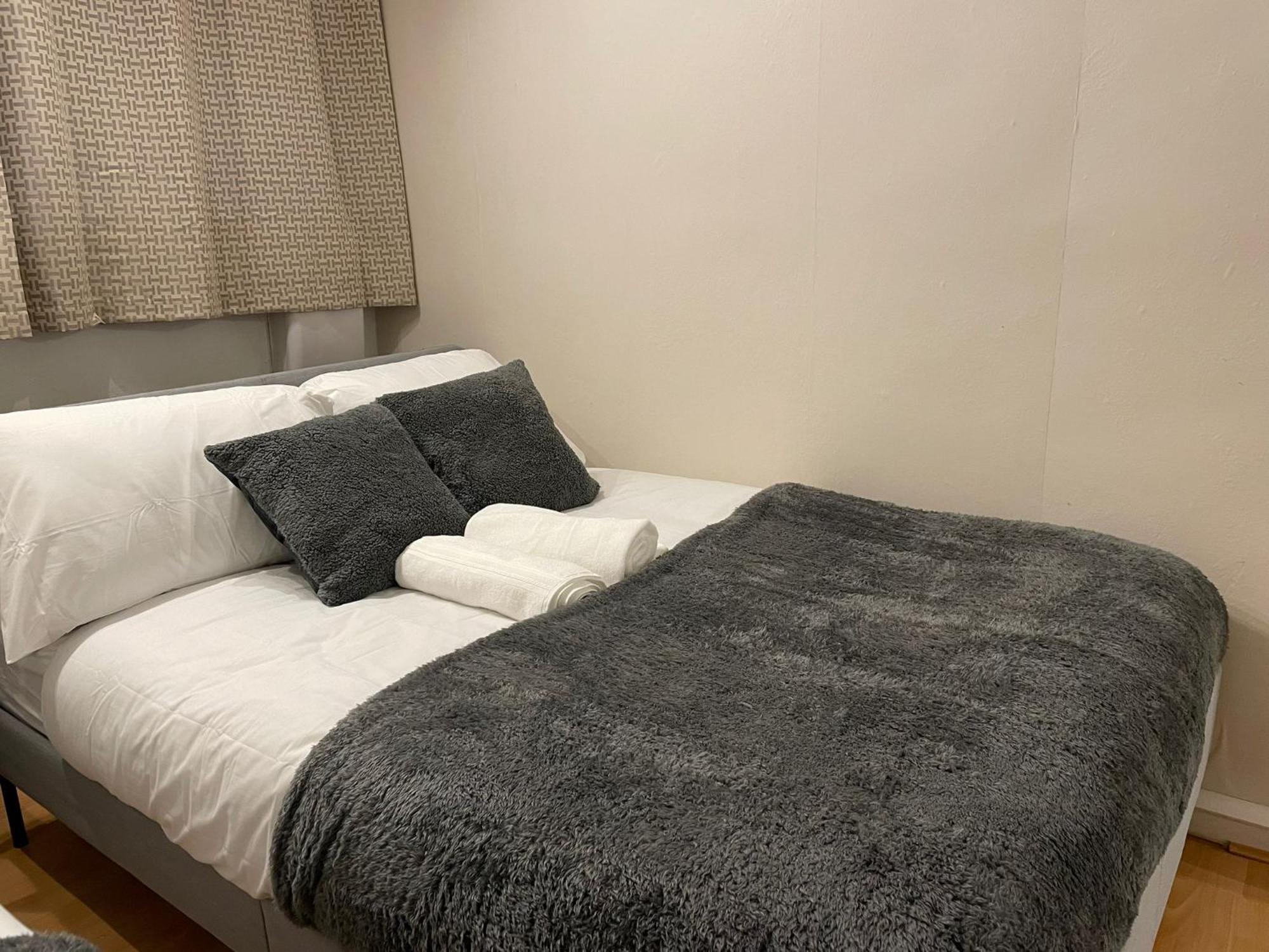 Walk To Lcy Airport Excel Dlr 1br Flat * London